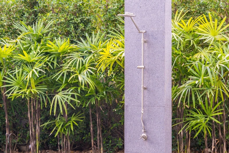 Free standing outdoor shower