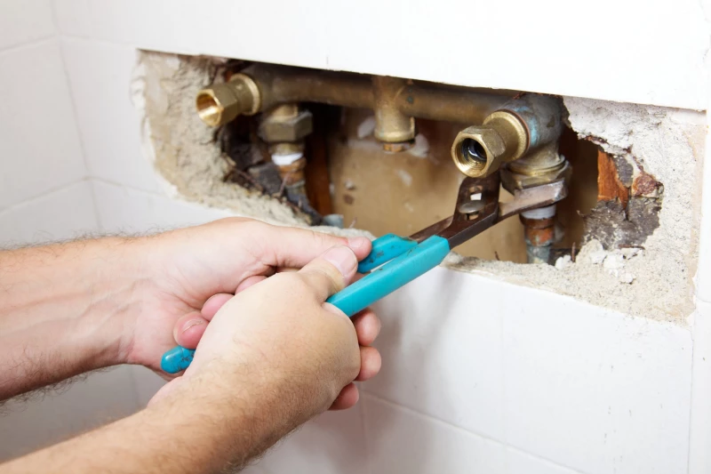 Swans plumbing have experienced plumbers to fix shower leaks