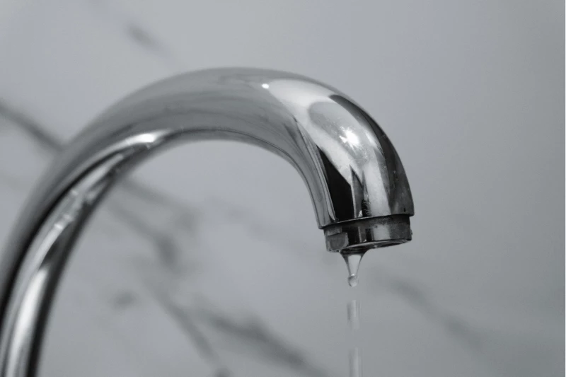 Signs you need a plumber to fix your tap