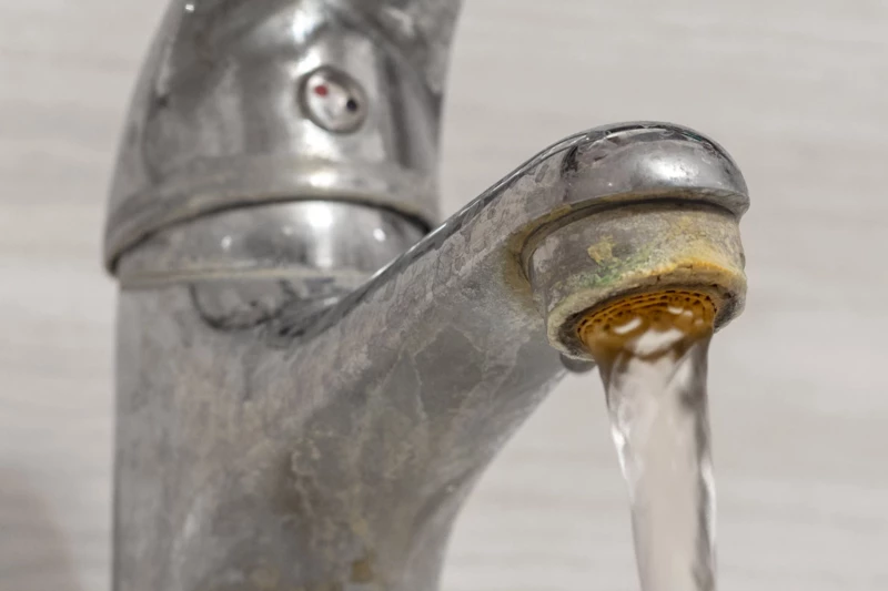 A tap that doesn't have a water filter removing hard water build up