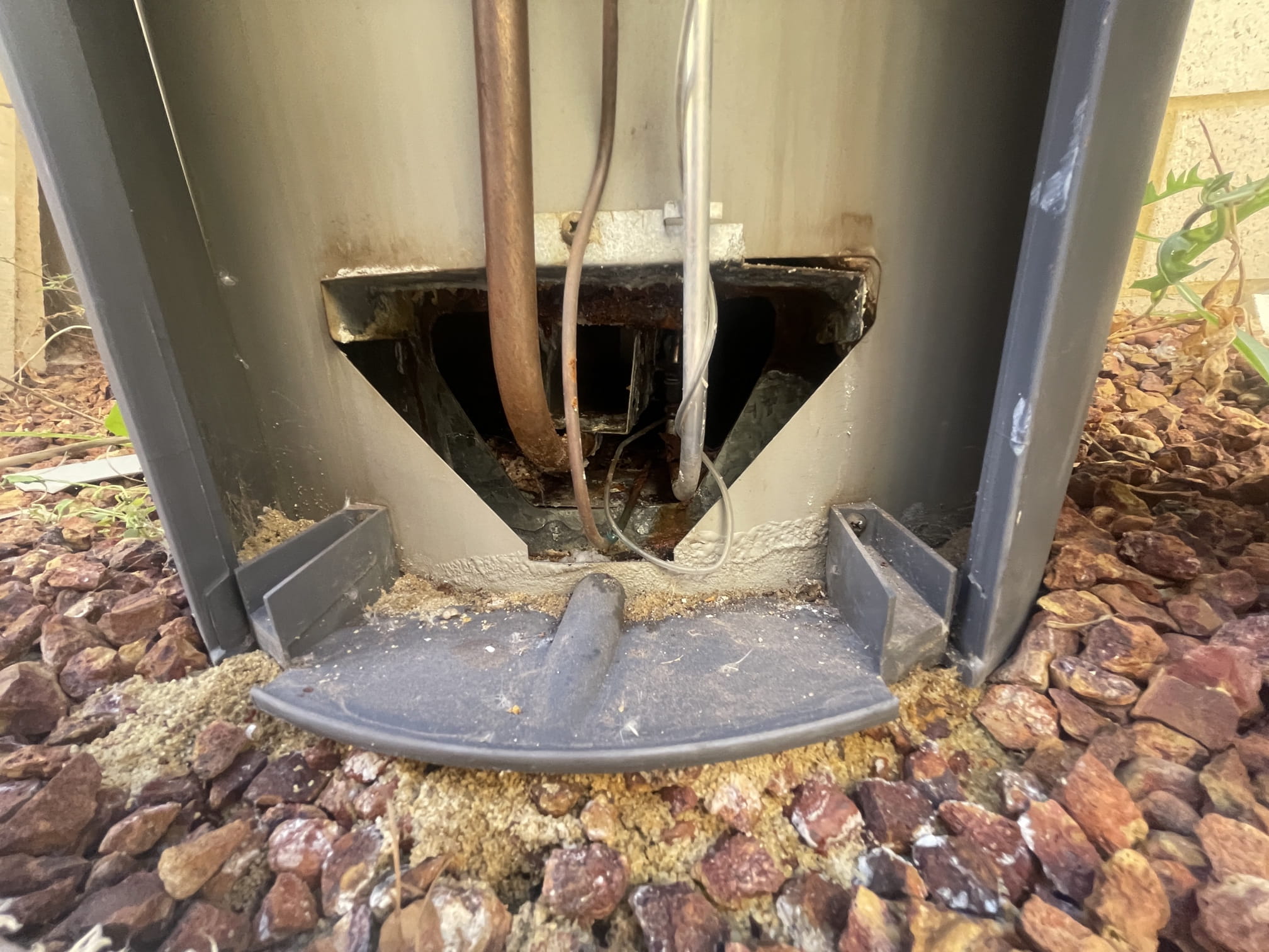 How much does it cost to fix a broken hot water system? 3 Rusted base of a split gas hot water system in Hammond Park