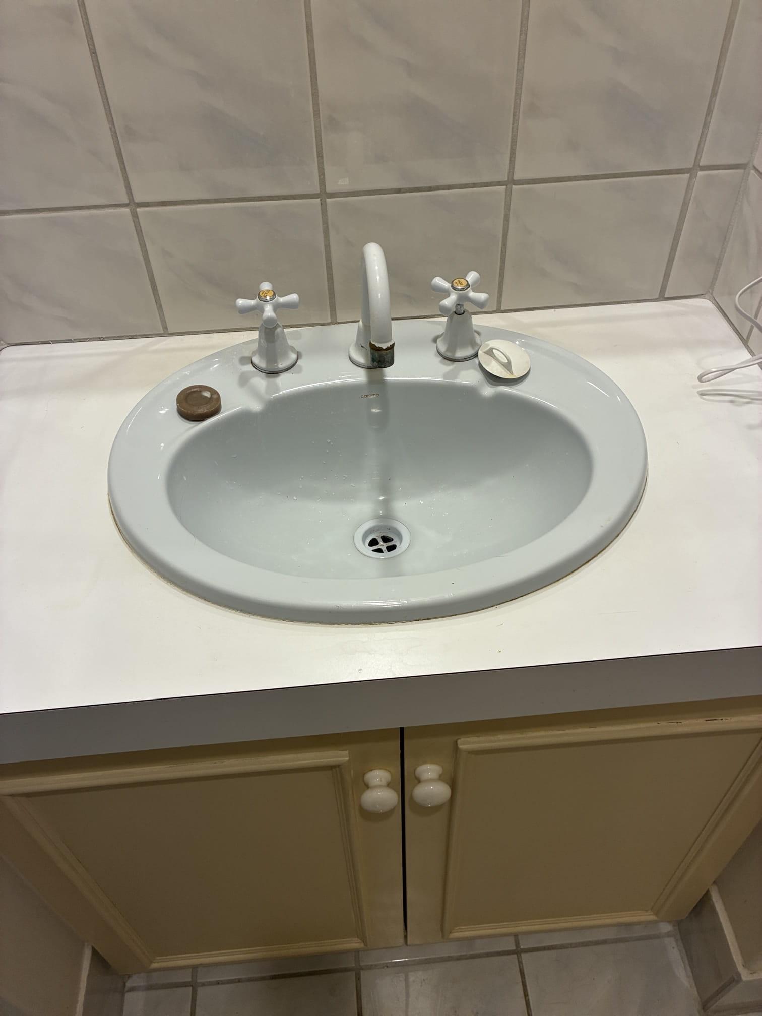 Bathroom basin taps before replacement in Woodlands