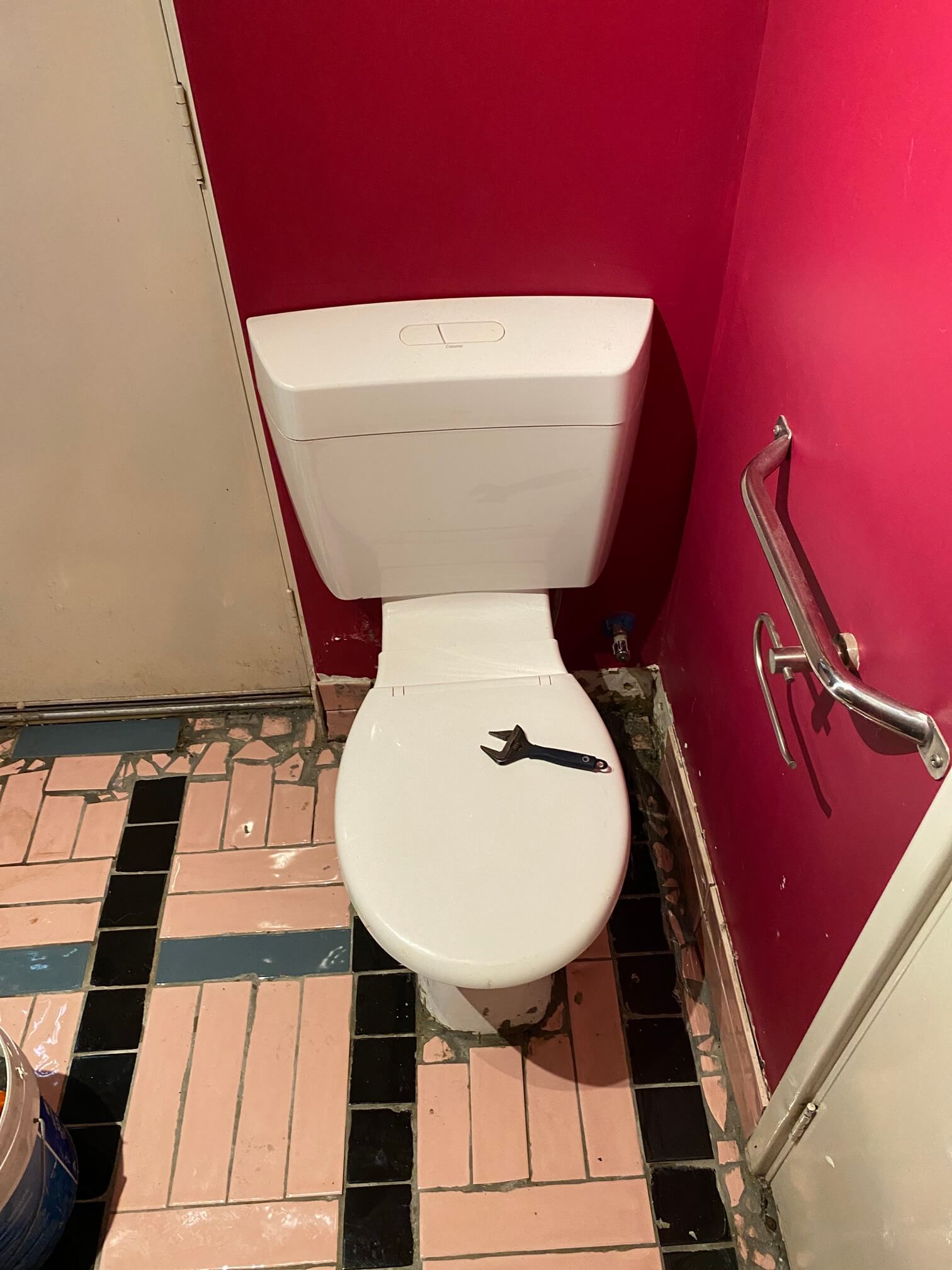 How much does it cost to replace a toilet in Perth? 2 The old Maylands toilet suite removal
