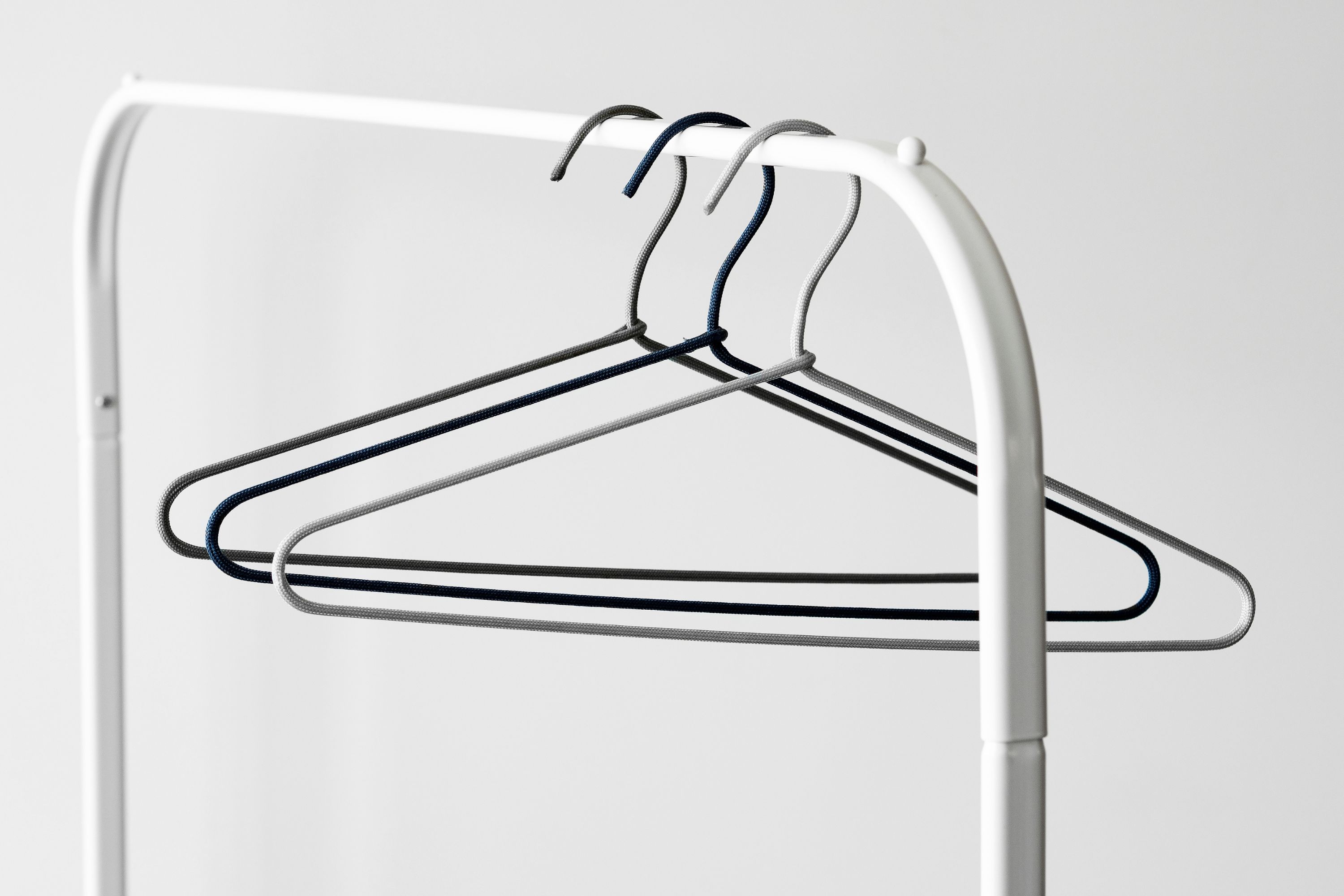 DIY coat hanger plunger to unblock a toilet
