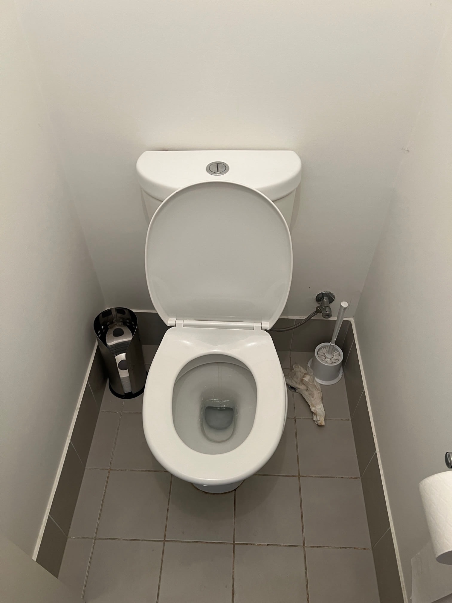 How much does it cost to replace a toilet in Perth? 3 Old concreted in toilet in Viveash
